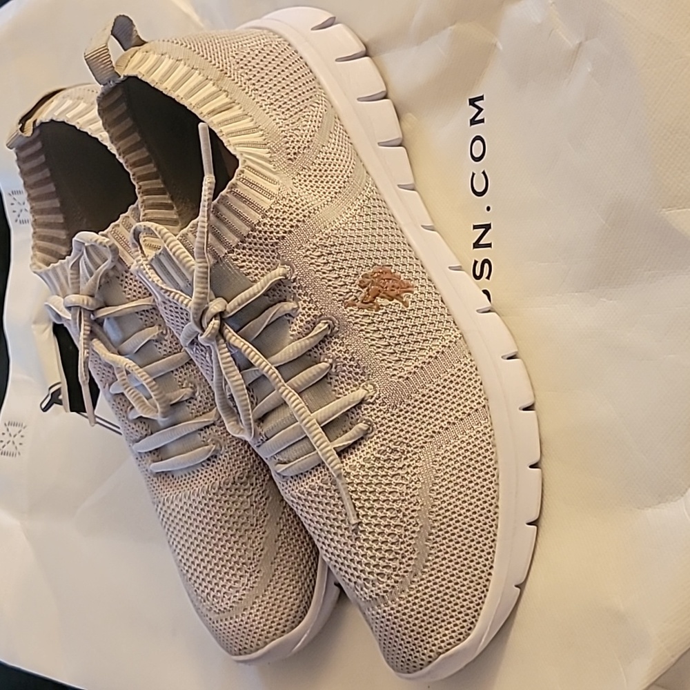 WOMEN SNEAKERS